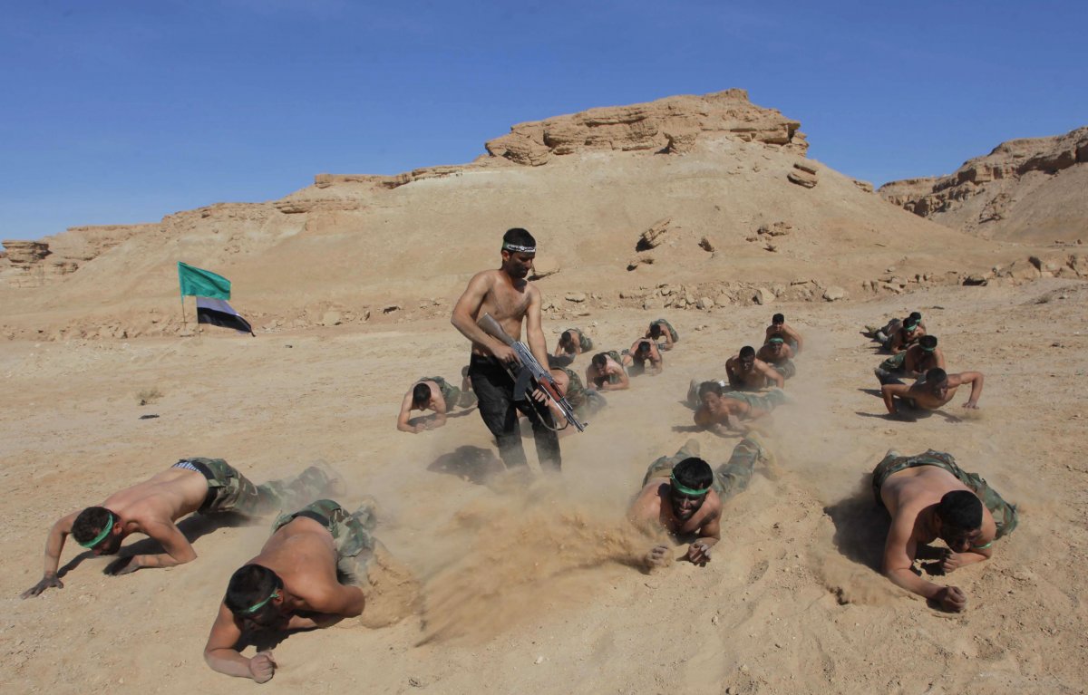 other-shia-militias-in-iraq-require-their-members-to-take-part-in-desert-field-training-exercises-before-graduation