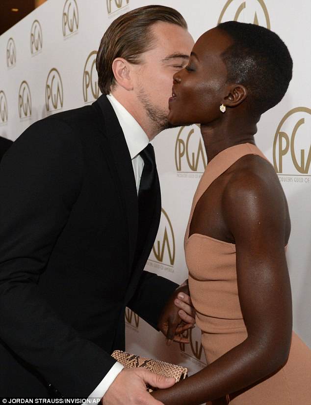 Lupita_Leonardo_DiCaprio_kiss_1.jpg