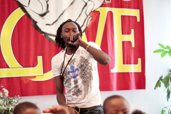 mo - alemba performing