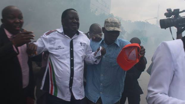 raila6teargas.jpg