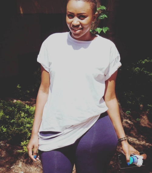 After dumping her fiance, renown gospel singer shows off her incredible hips in new photos