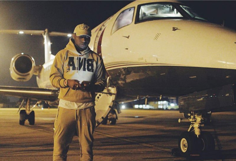 Davido ditches his private jet to fly Kenya Airways alongside former K24 anchor Karen Knaust (Photos)