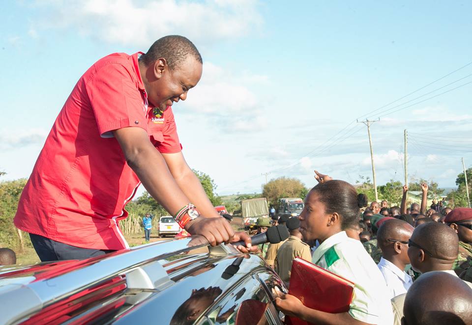 Uhuru gives Mombasa students Kes 2 million for waiting for him for so long