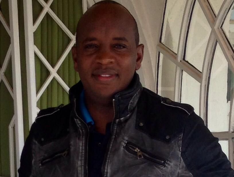 Larry Madowo’s boss Linus Kaikai joins KOT in trolling the NTV anchor on Twitter