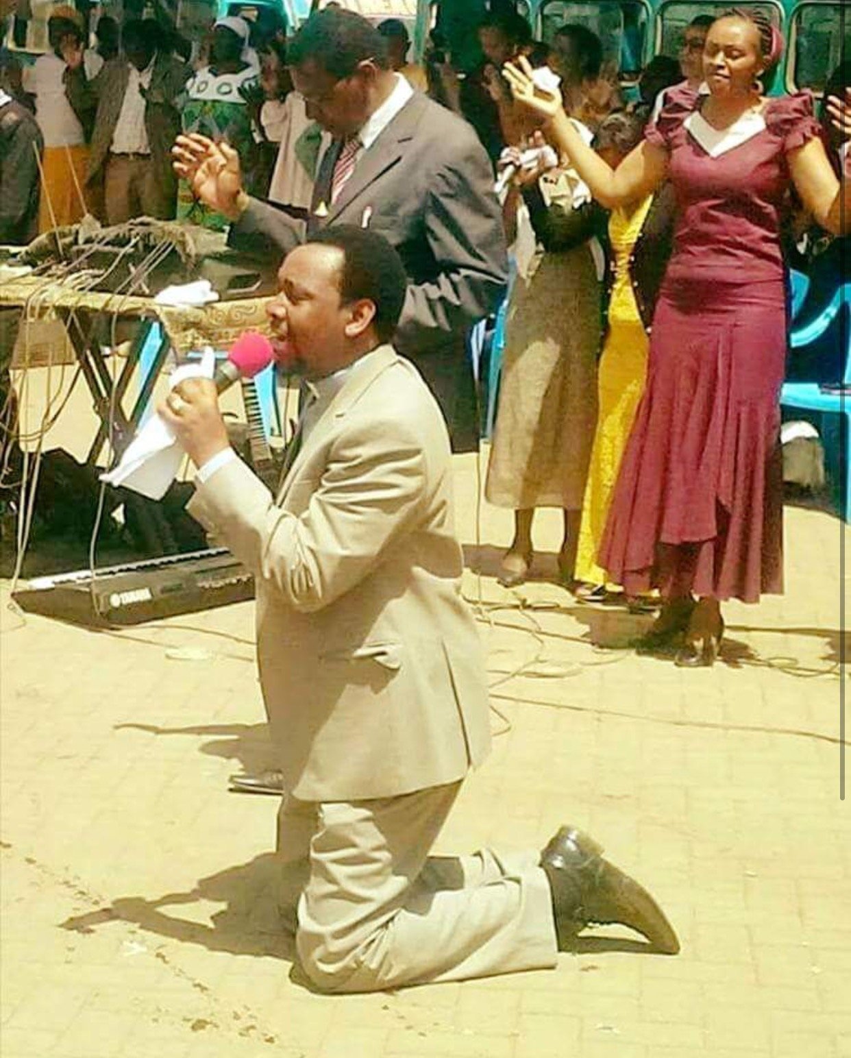 Witchcraft? City pastor makes heart felt prayer to President Uhuru as he reveals how black magic is being used to finish him