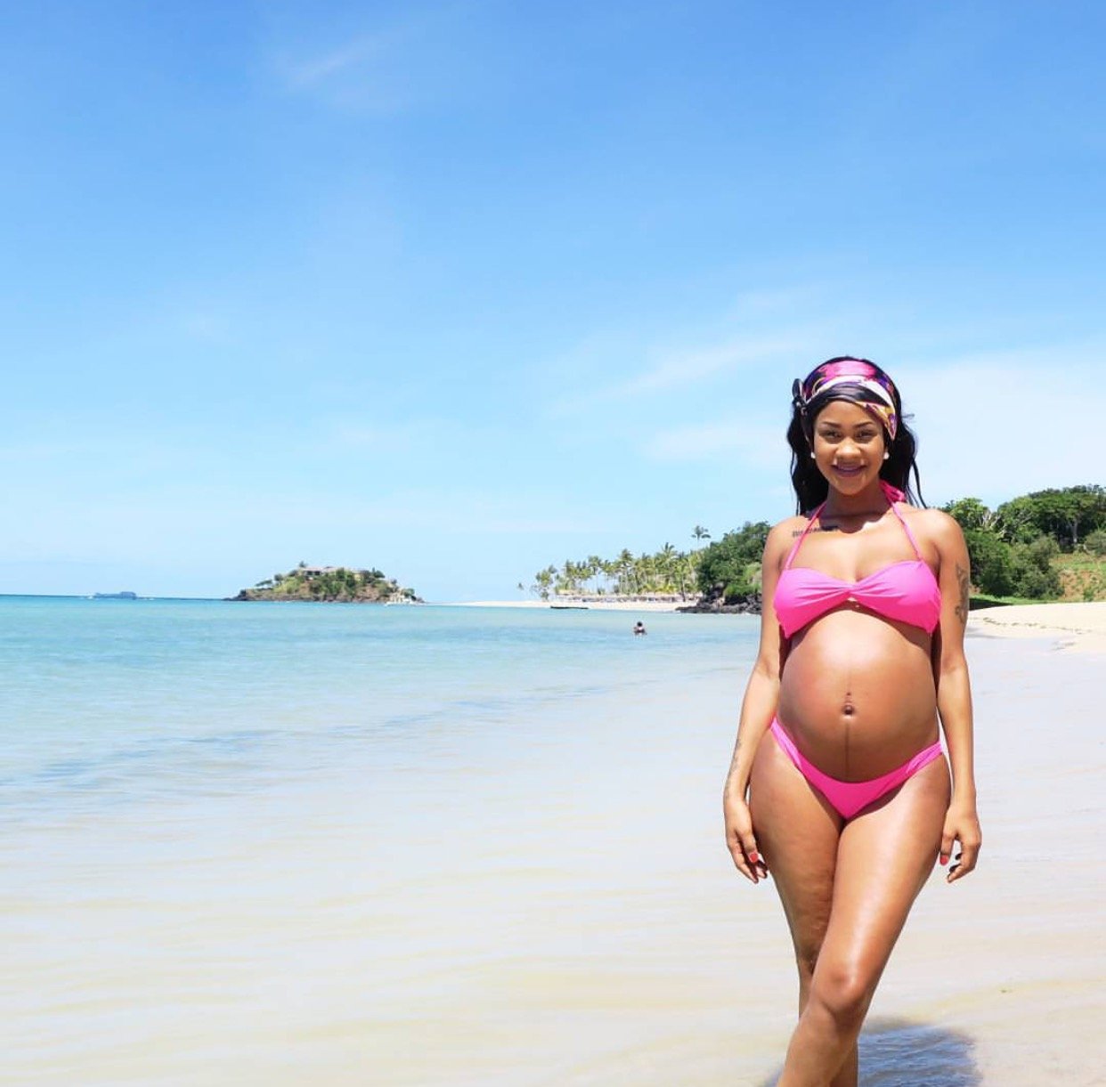 Michelle Yola continues to parade her soon to pop grown baby bump