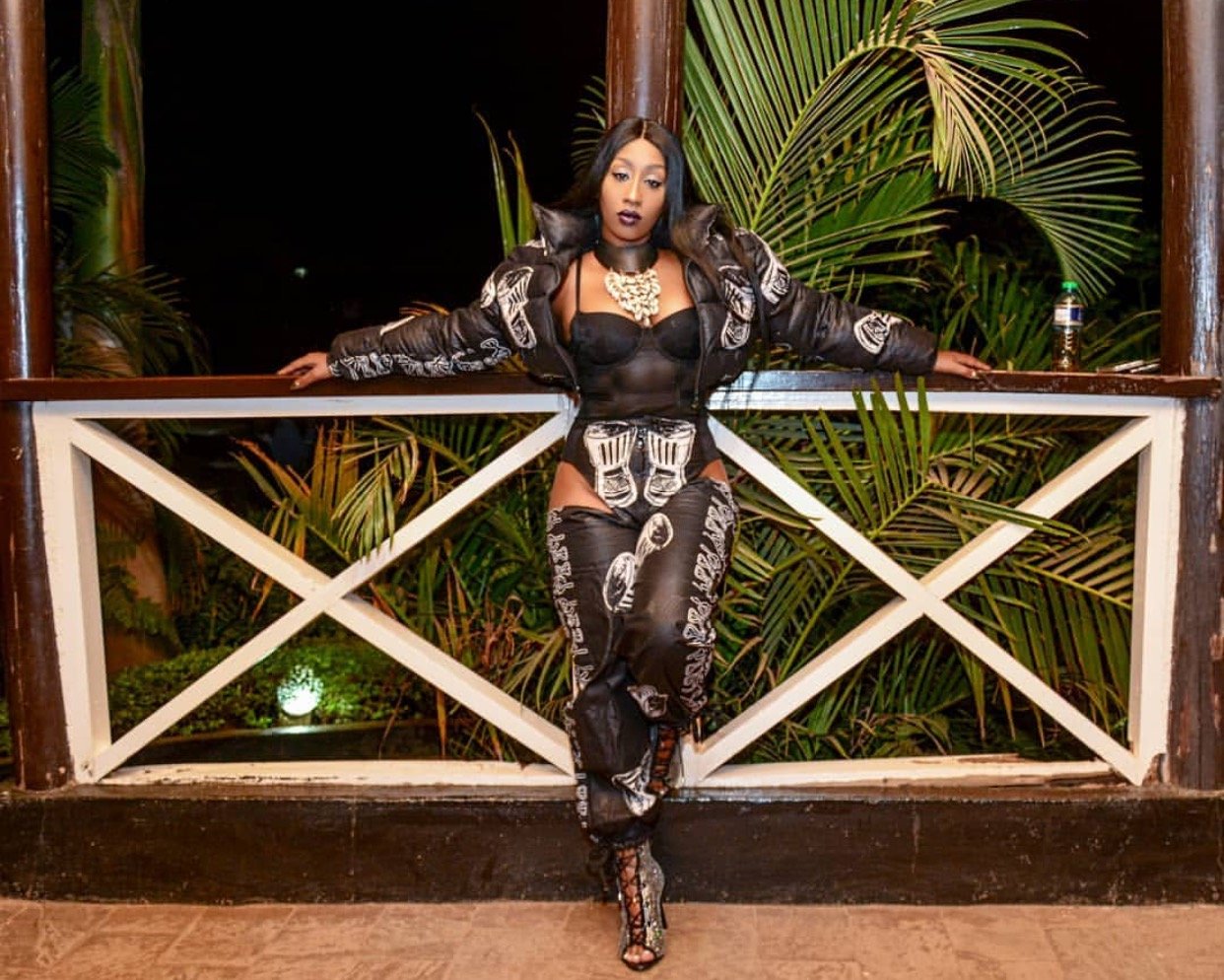 Victoria Kimani’s security detail slaps a man in kisii after grabbing her ‘assets’, check out her outfit that left many thirsty!