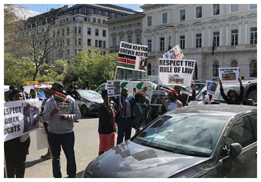 Handshake doesn’t apply in UK! President Uhuru gets a rude welcome in London from demonstrating Kenyans (Video)