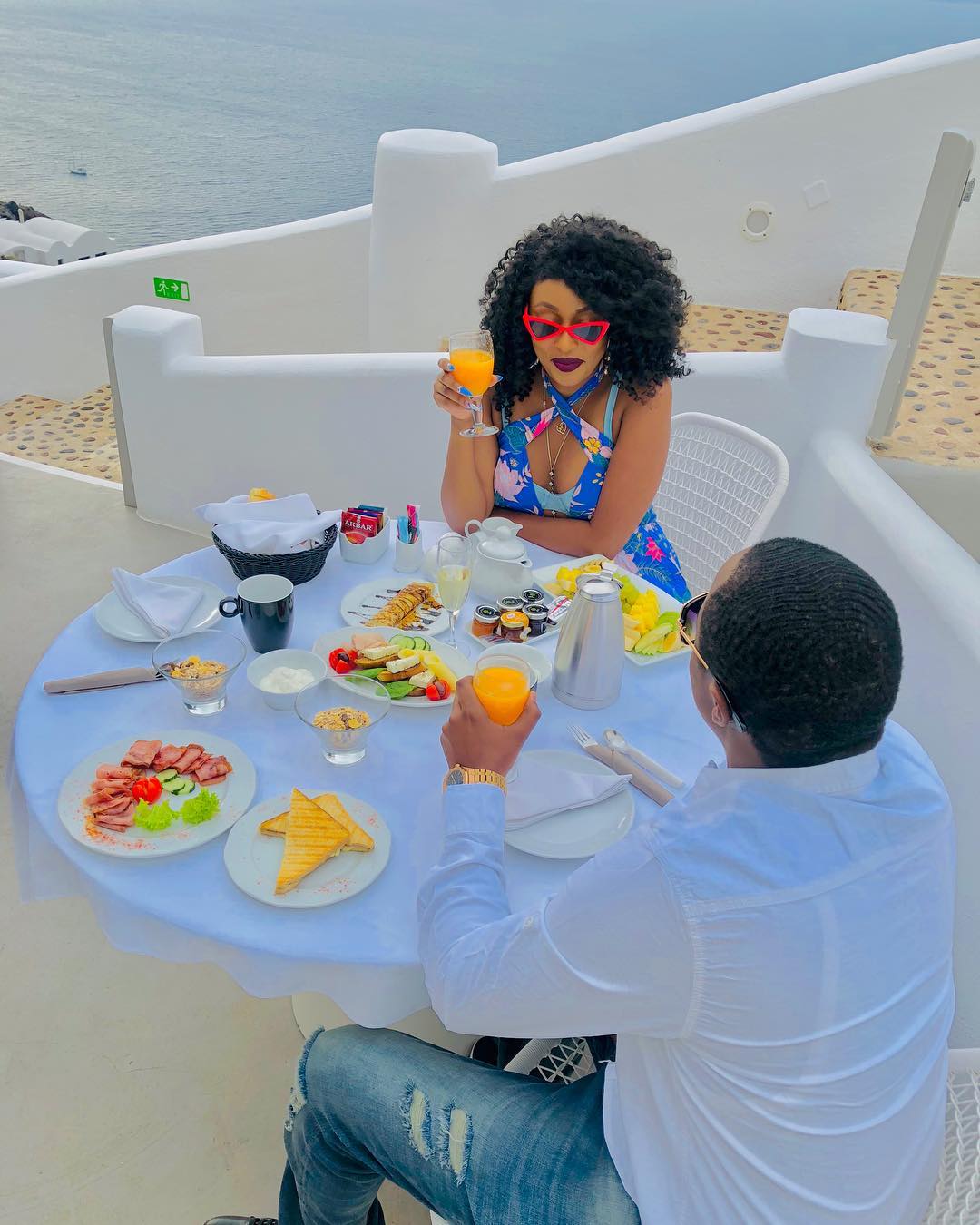 “You are fake as your filters!” Amber Ray trolled for her makeup as she enjoys her vacation with another woman’s husband