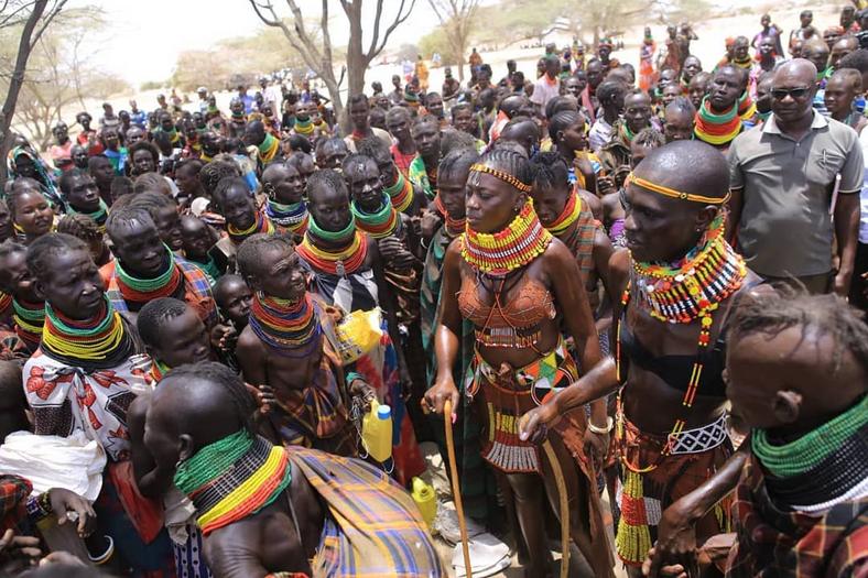 “Someone tell my mum that I am safe” Akothee denies being arrested for while in Turkana helping starving Kenyans