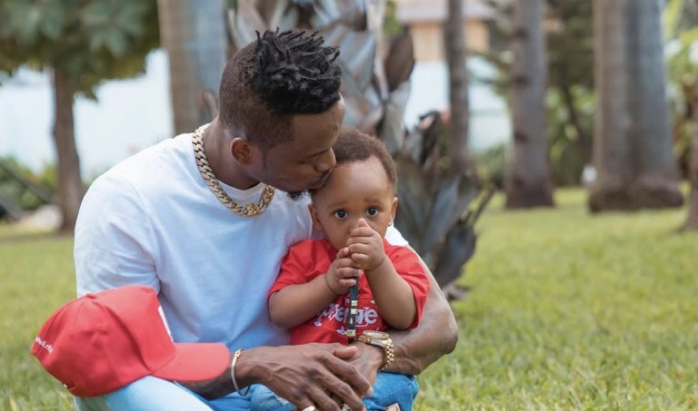 Rare photo of Diamond Platnumz showing Hamisa Mobetto’s son some love