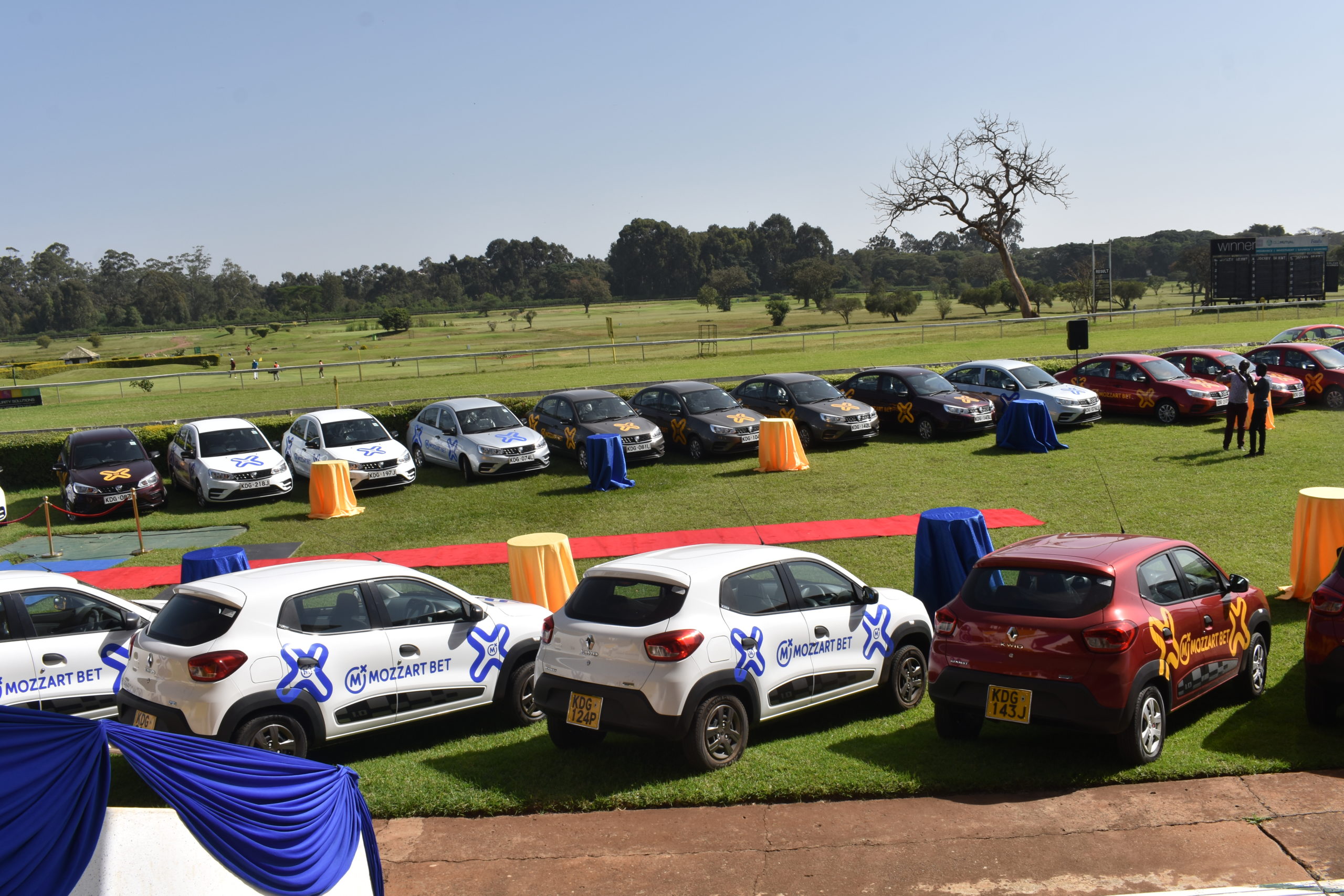 Pomp and color as Mozzart officially hands over cars and apartment keys to winners