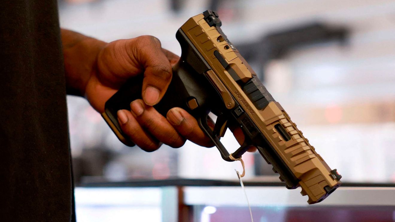 In Nairobi carwash, motorist loses gun with 15 shots.