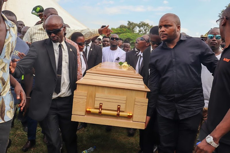 “God, please stop this… I can’t bear to mourn anymore!” Jalang’o cries in anguish at Nyaboke Moraa’s daughter’s funeral